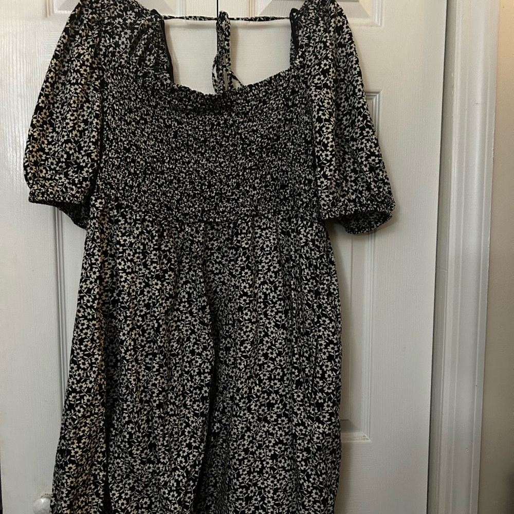 GAP Black and White Floral Long Sleeve Dress